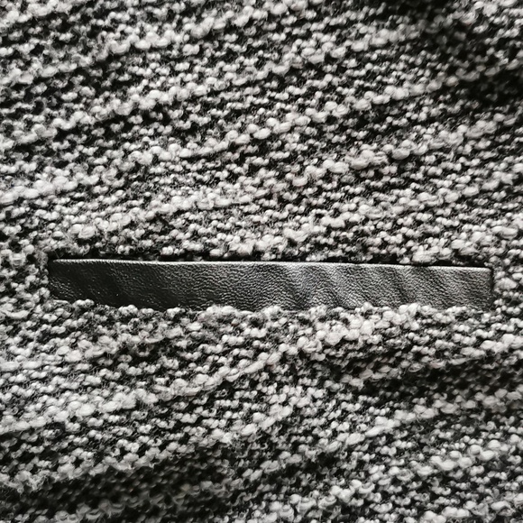 Twill blazer with faux leather embellishments (L) - Picture 4 of 8